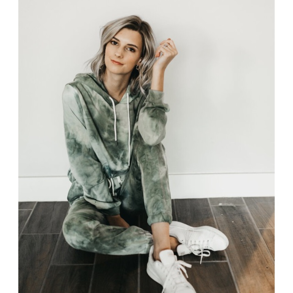 NWOT Louise Lane Tie Dye Jogger Set